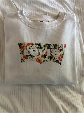 💜 3/30 Levi's Cream Crewneck Sweatshirt with Multicolor Floral Logo